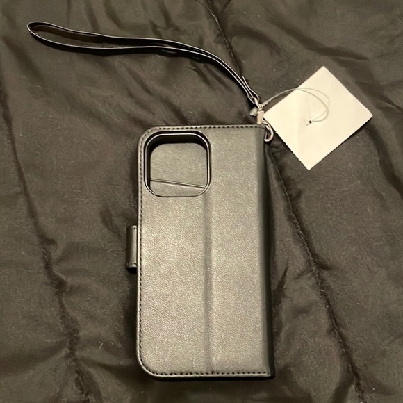 Roots iPhone Wallet with Wrist Strap Case - Picture 4 of 5